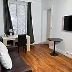 Bright And Cozy פריז