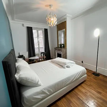 Bright And Cozy Paris